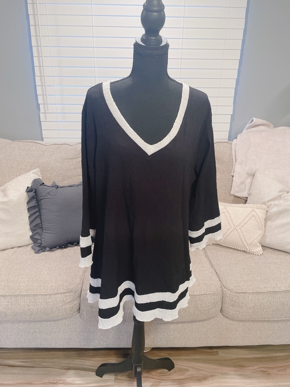 Calessa Black & White Blouse Size XL